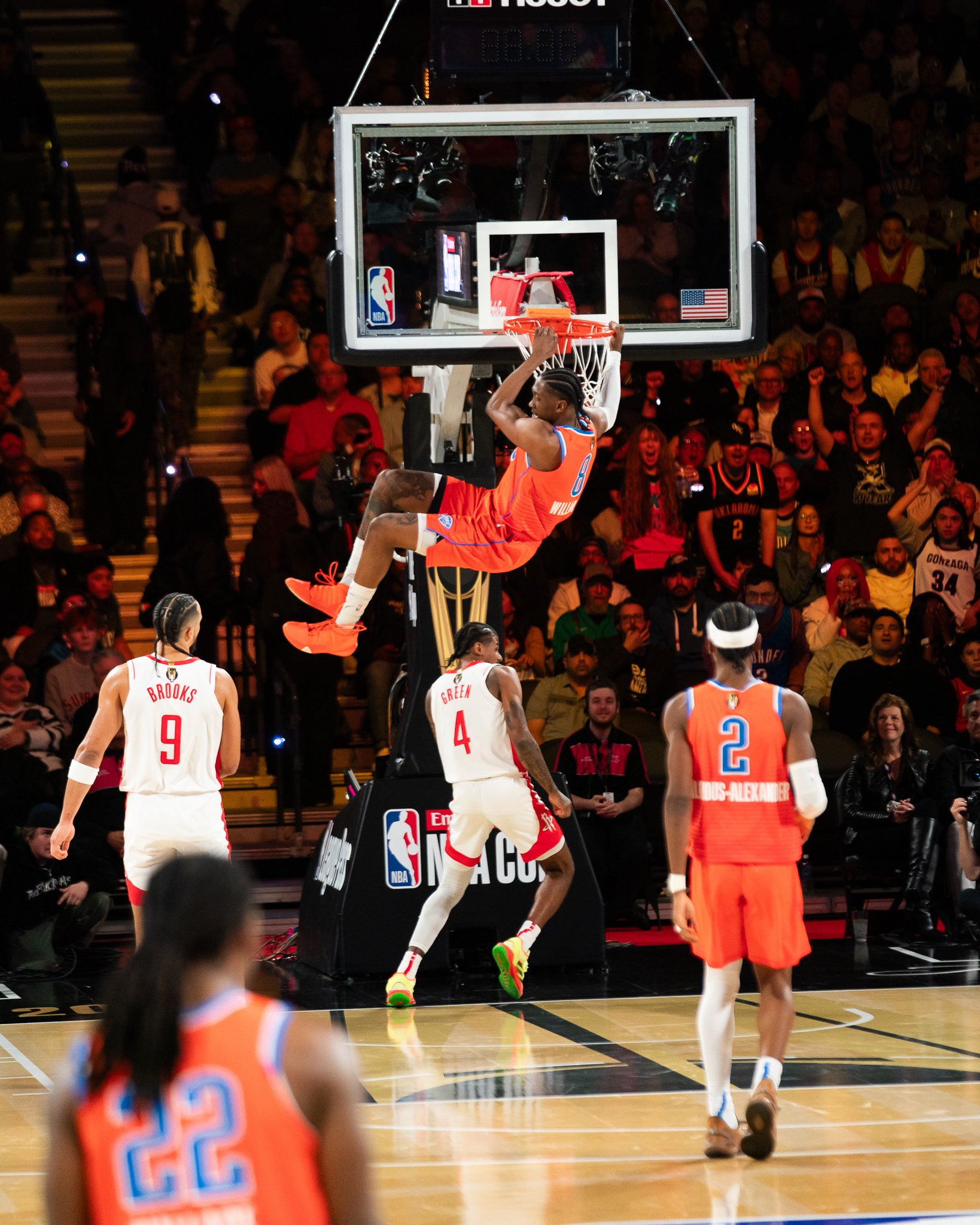 关于NBA热身赛精彩对决！火箭、勇士、雷霆齐露锋芒的信息