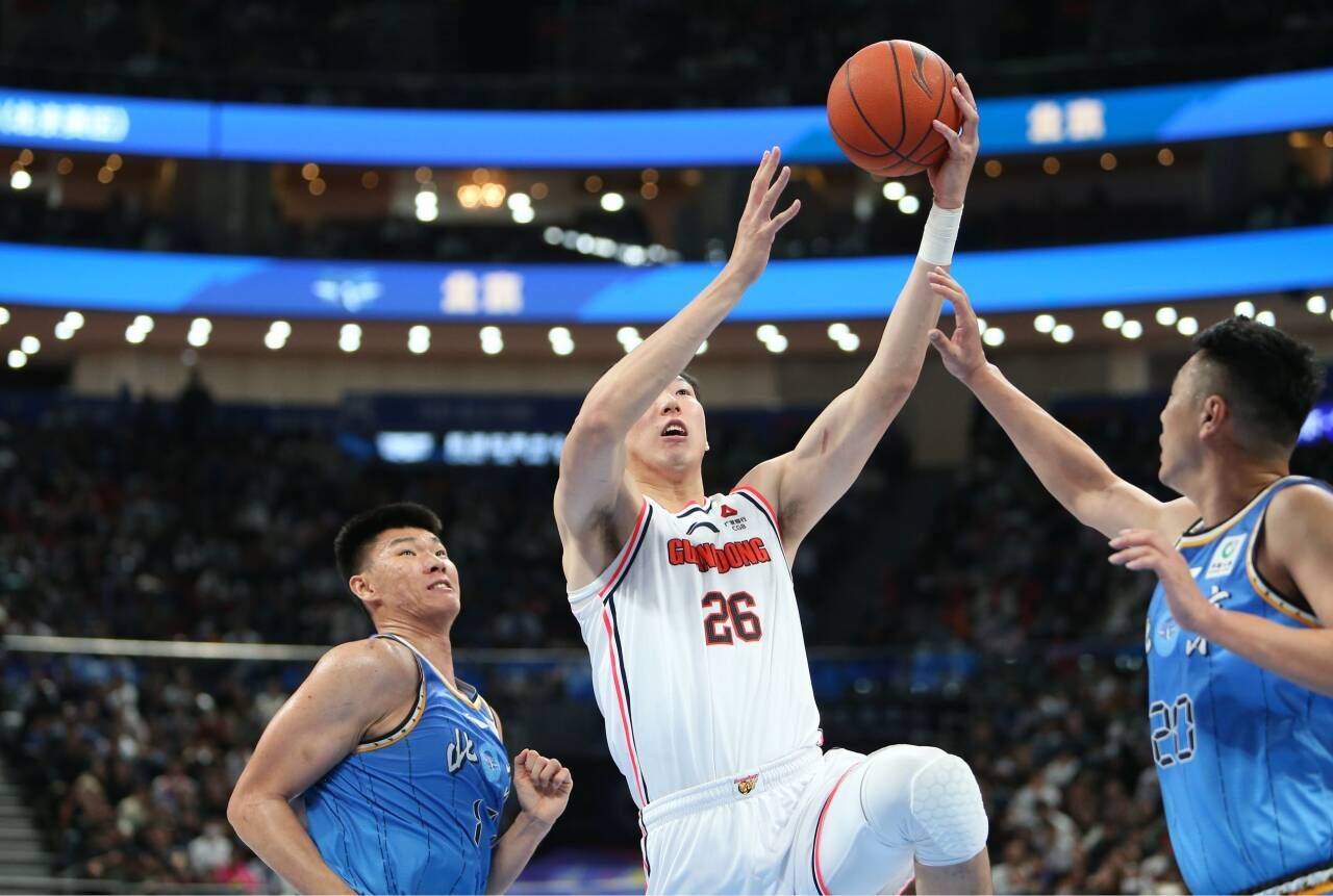 河北男篮遭遇惨败，反扑无力