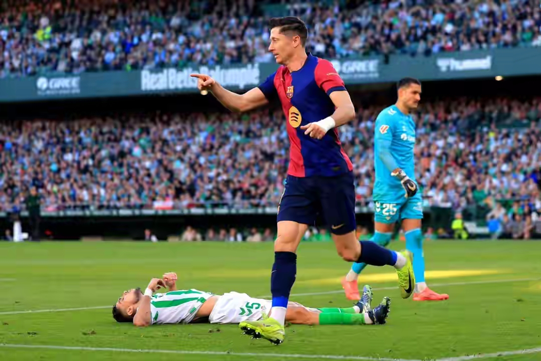 包含柏林迪法在空中争球中赢得了巴塞罗那的词条