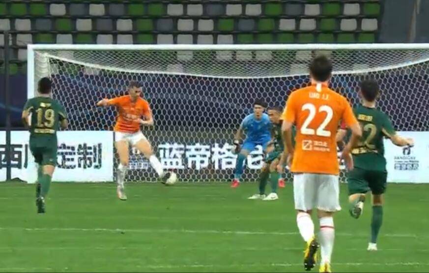 阿尔梅洛刚战平对手，保级形势仍不容乐观