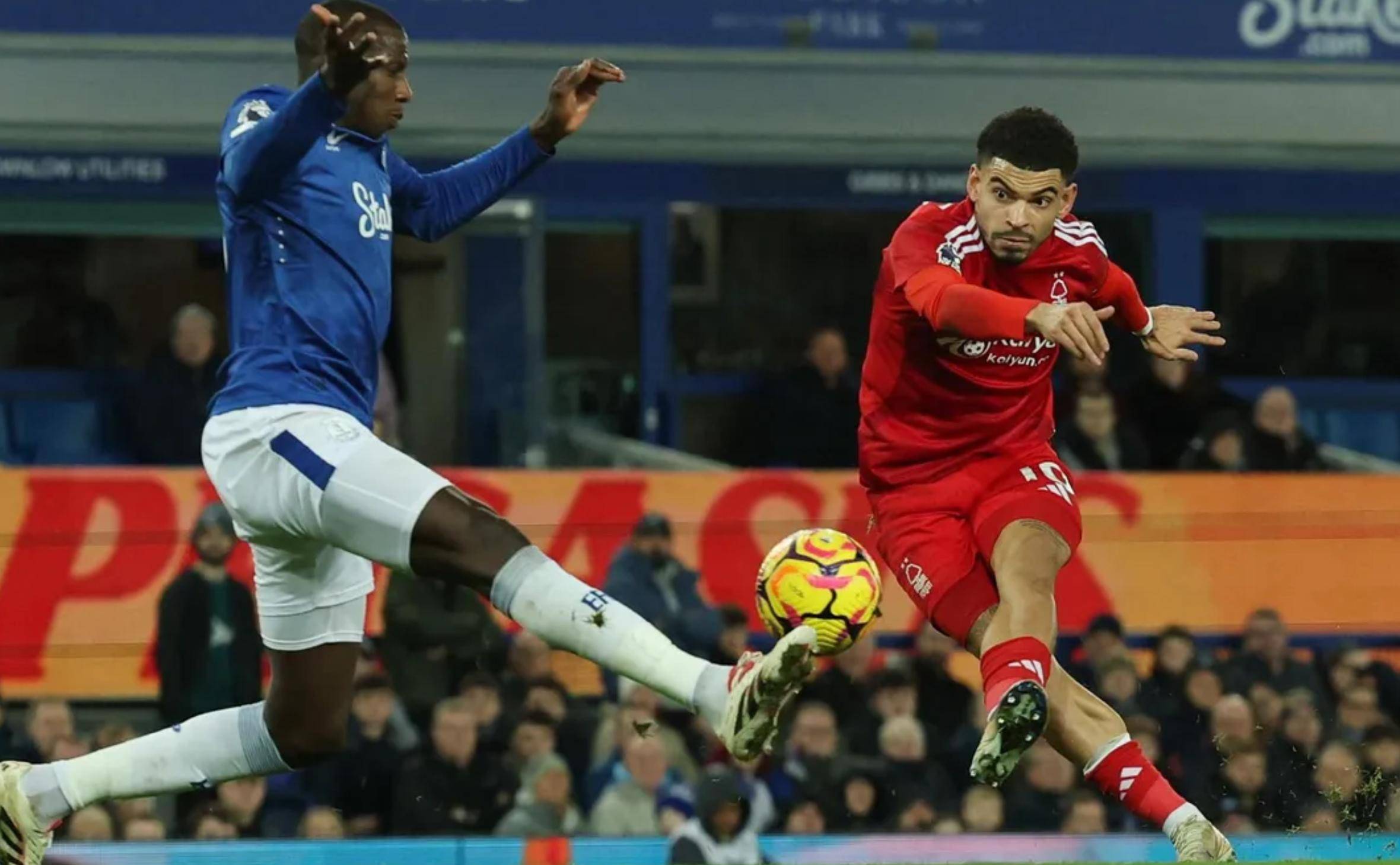 埃弗顿防守拉响警报，队内气氛紧张