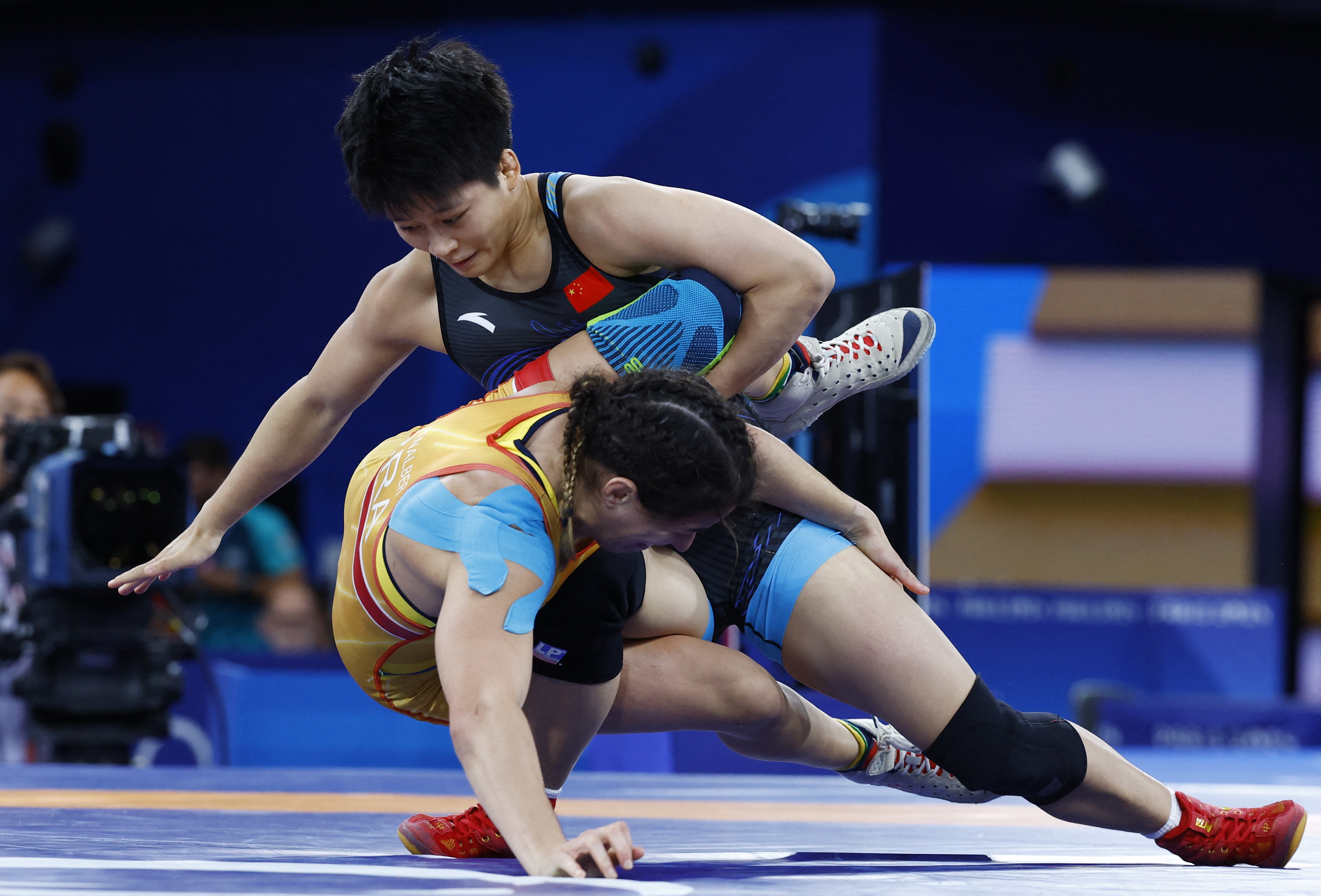 摔跤选手技术精湛，获得铜牌的喜悦的简单介绍