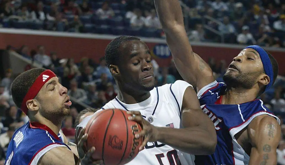 老鹰击败山猫继续砍出五连胜，普林斯梅内多展现出色表现全队最高分的简单介绍