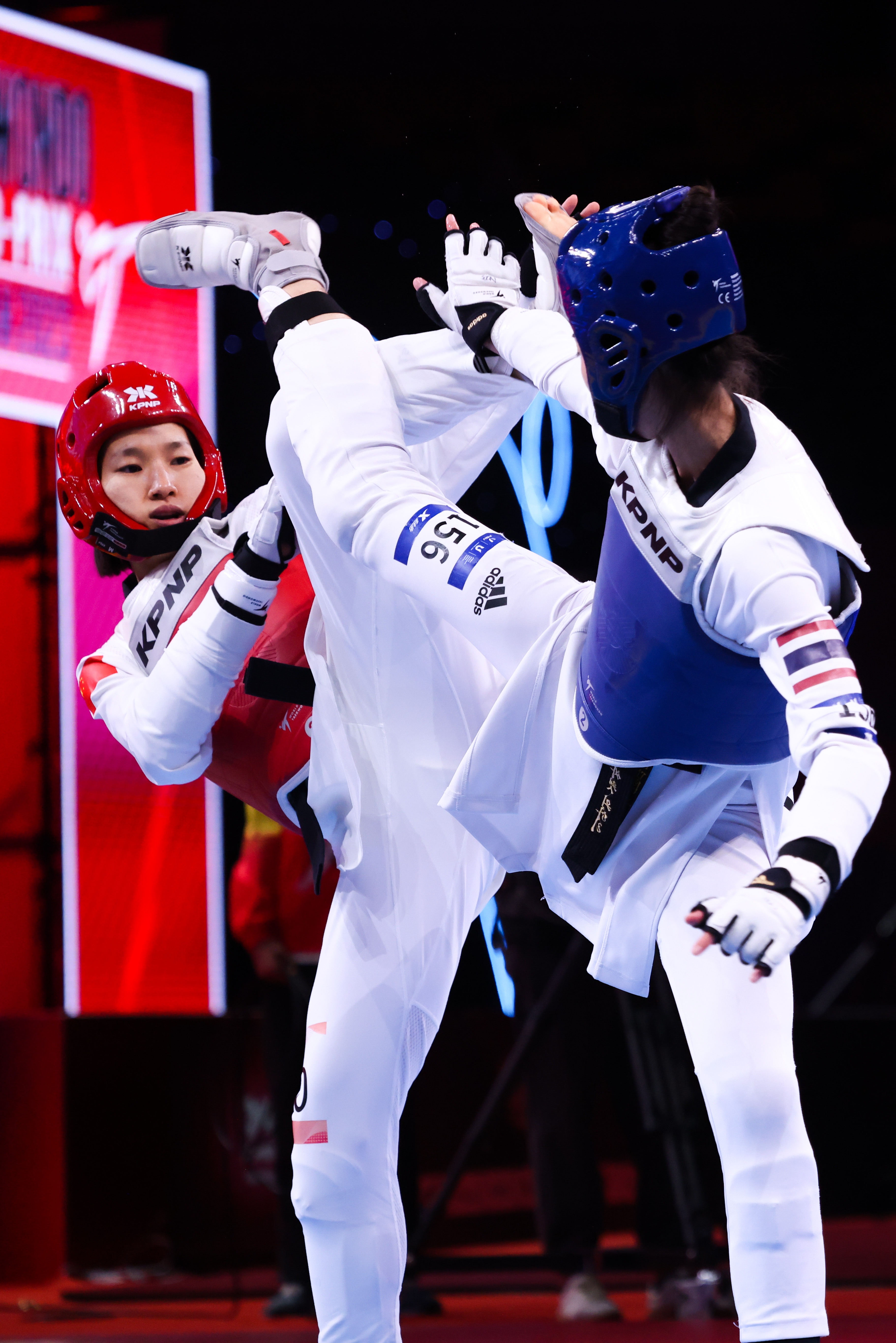 跆拳道选手以柔克刚，轻松晋级半决赛