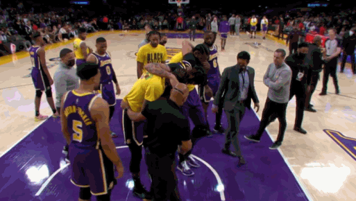 雷霆霍华德确定脚踝助婚礼逼刺激