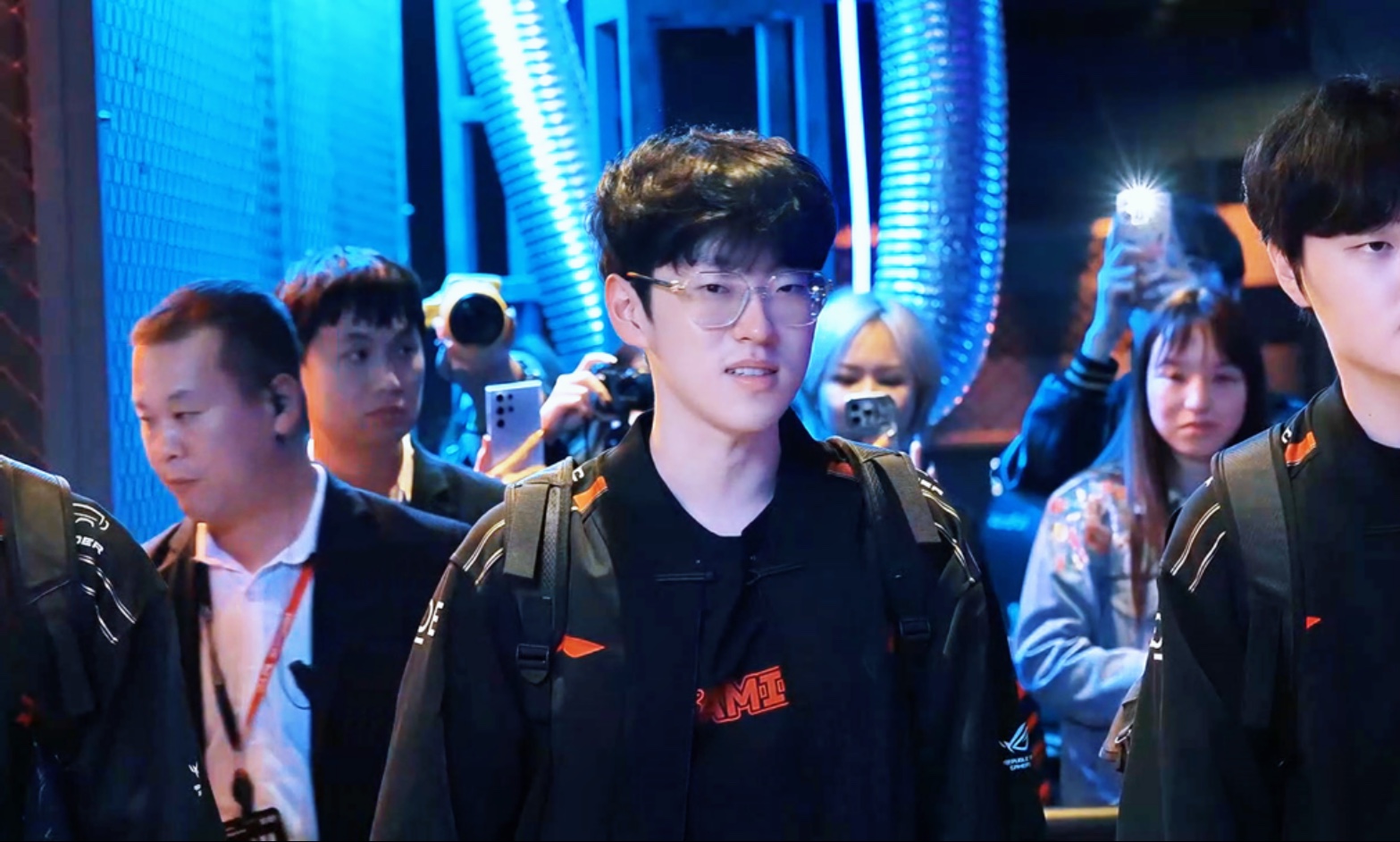 100T险胜FLY，Scout单局斩获MVP宿命之战小组赛，留下经典瞬间的简单介绍