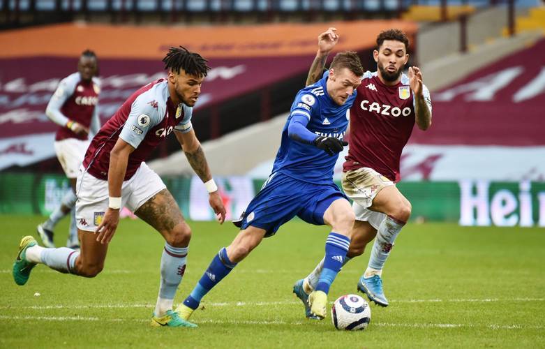 包含摩纳哥客场逼平里尔，双方战罢的词条