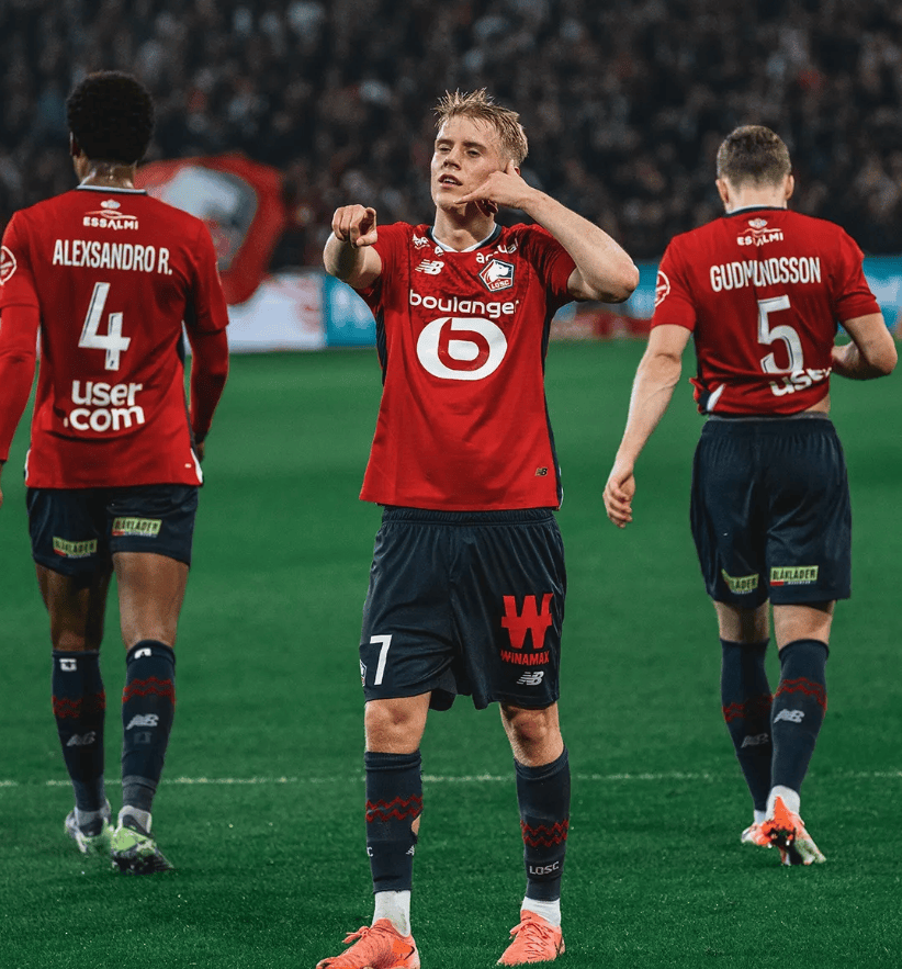 包含摩纳哥客场逼平里尔，双方战罢的词条