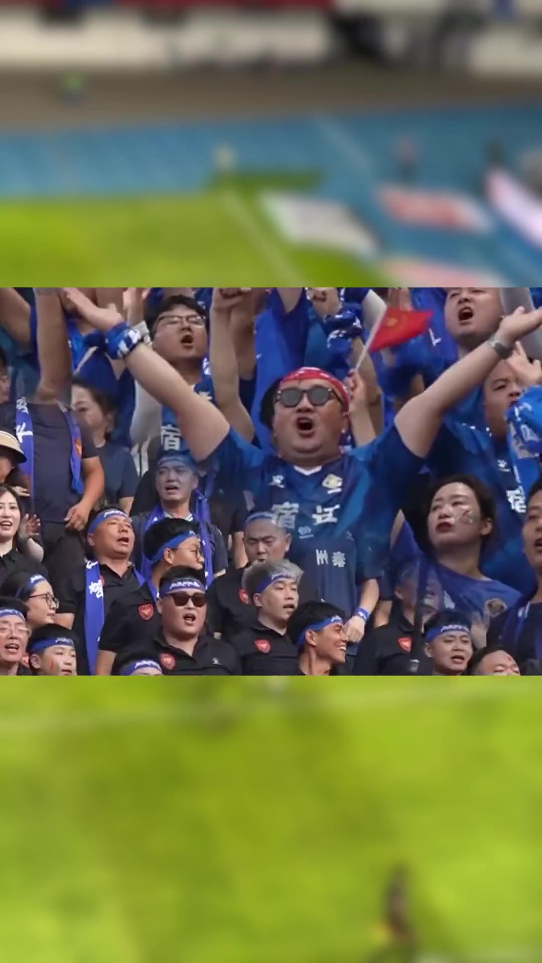 纷纷拼搏的足球队员迎来了挑战的高潮 纷纷拼搏的足球队员迎来了挑战的高潮