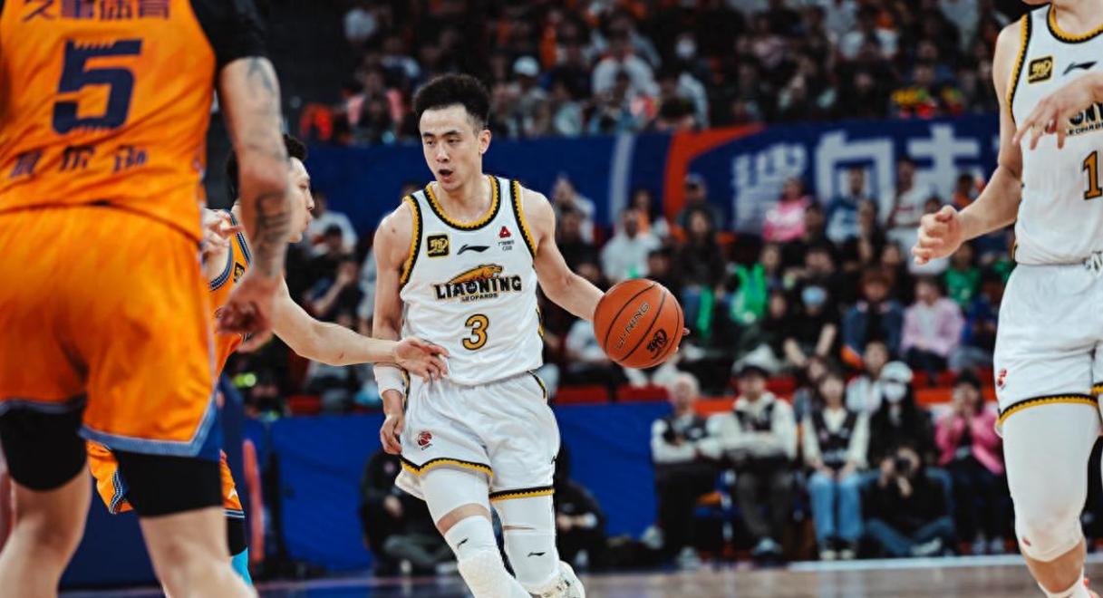 包含上海队缺阵关键球员,教练力图稳固球队阵容的词条 包含上海队缺阵关键球员,教练力图稳固球队阵容的词条