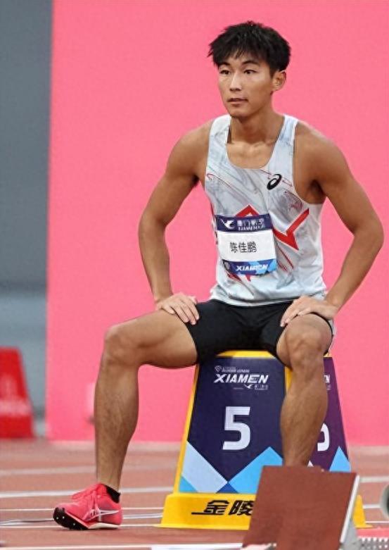 一位运动员突破自我极限,奋力夺冠!的简单介绍 一位运动员突破自我极限,奋力夺冠!的简单介绍