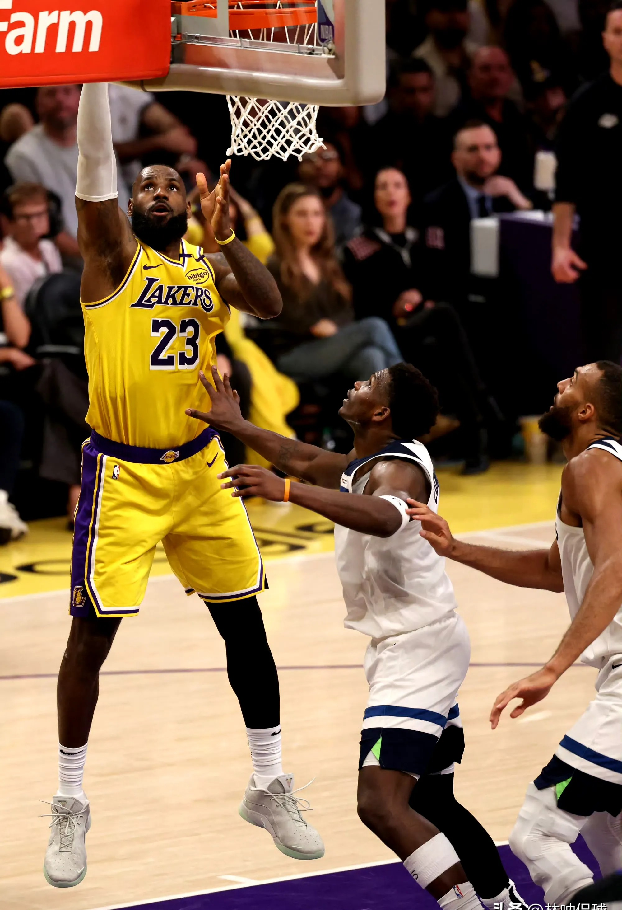 湖人击败森林狼，保持不败