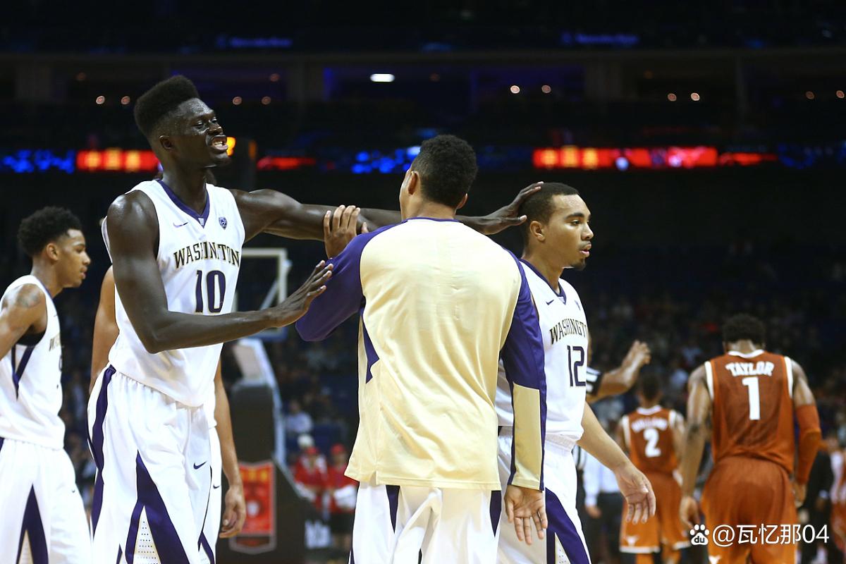 爵士逆转快船，魔术师保持实力