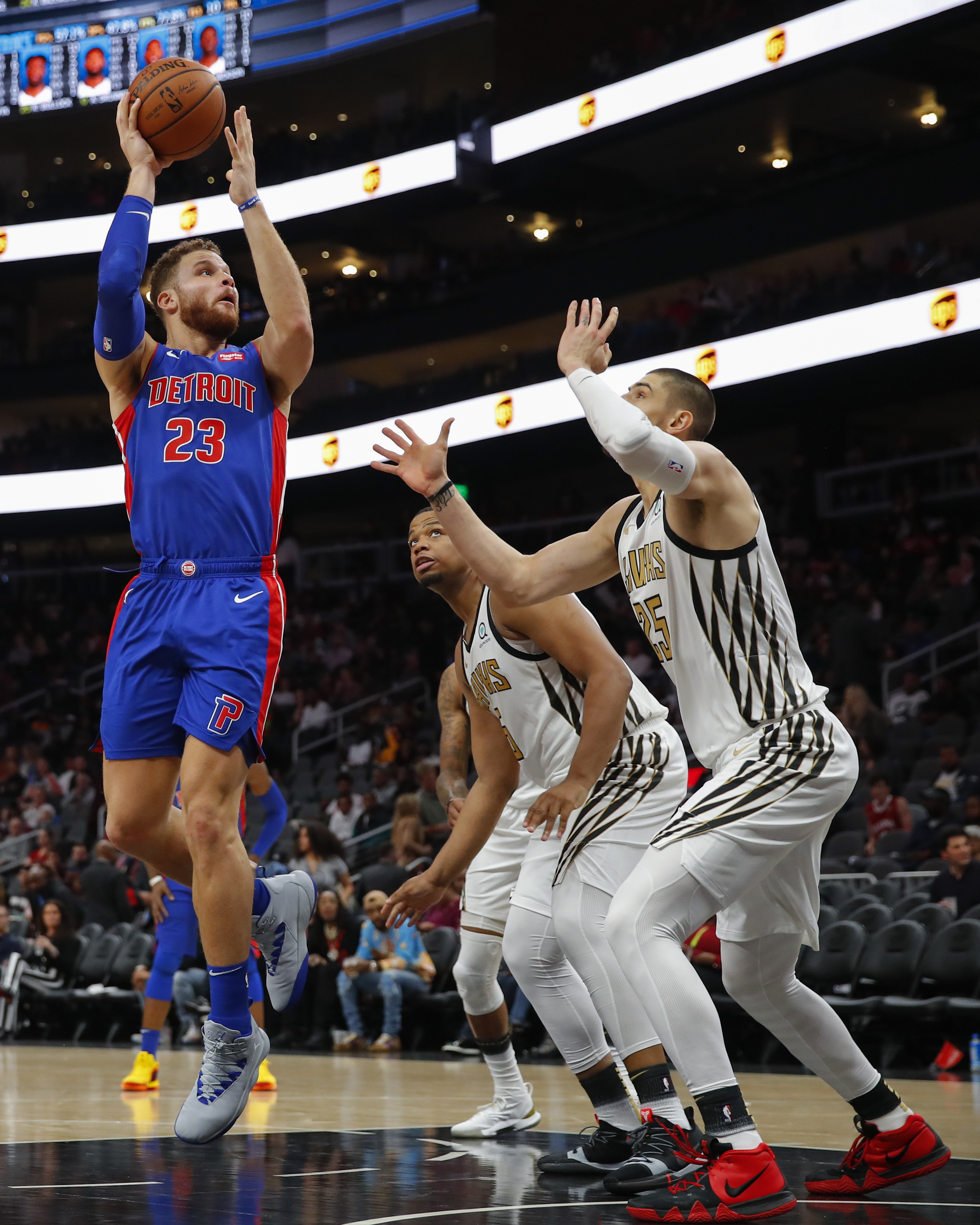 老鹰客场负于活塞，积极调整状态