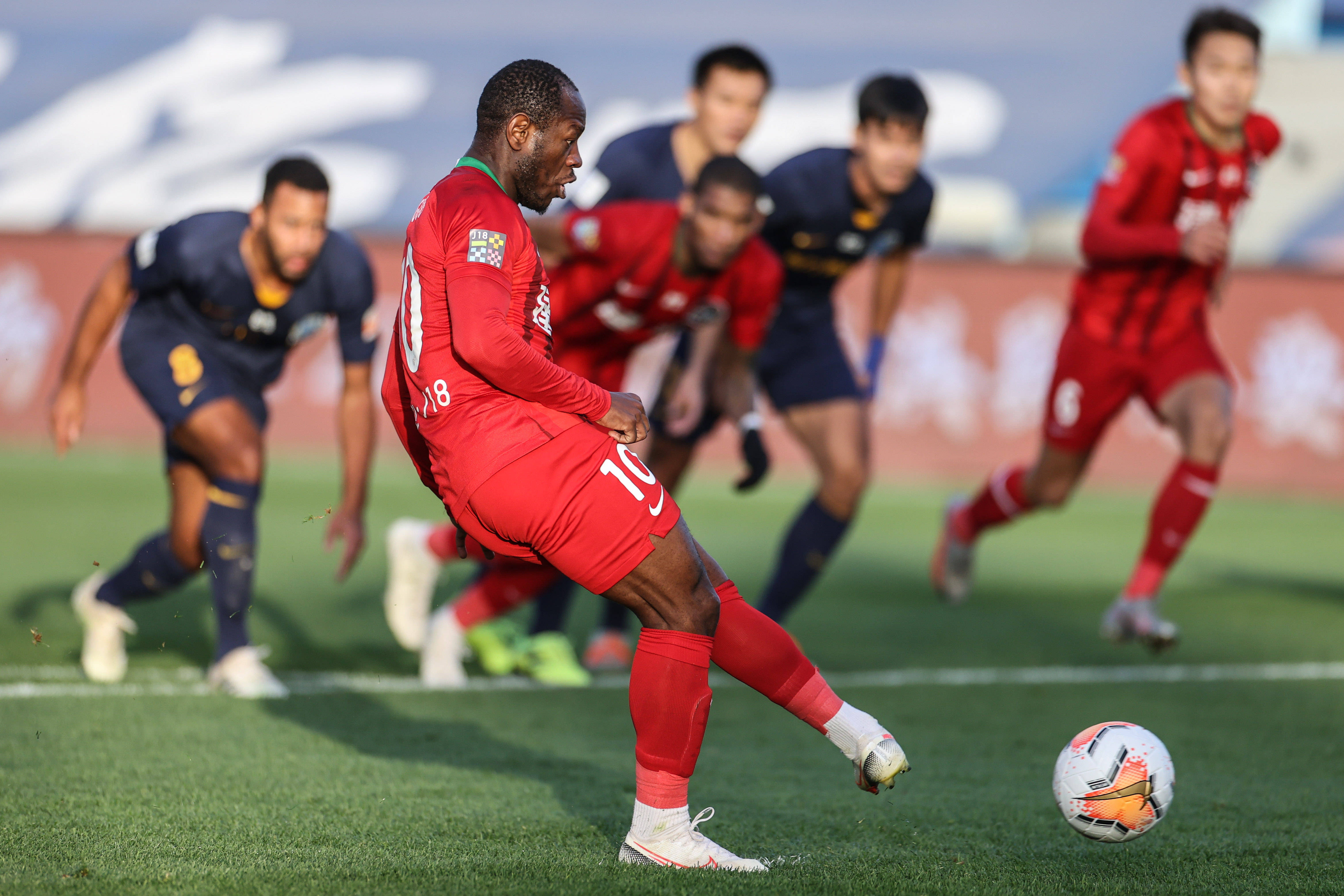 包含广州恒大胜河南建业，取得中超联赛四连胜的词条