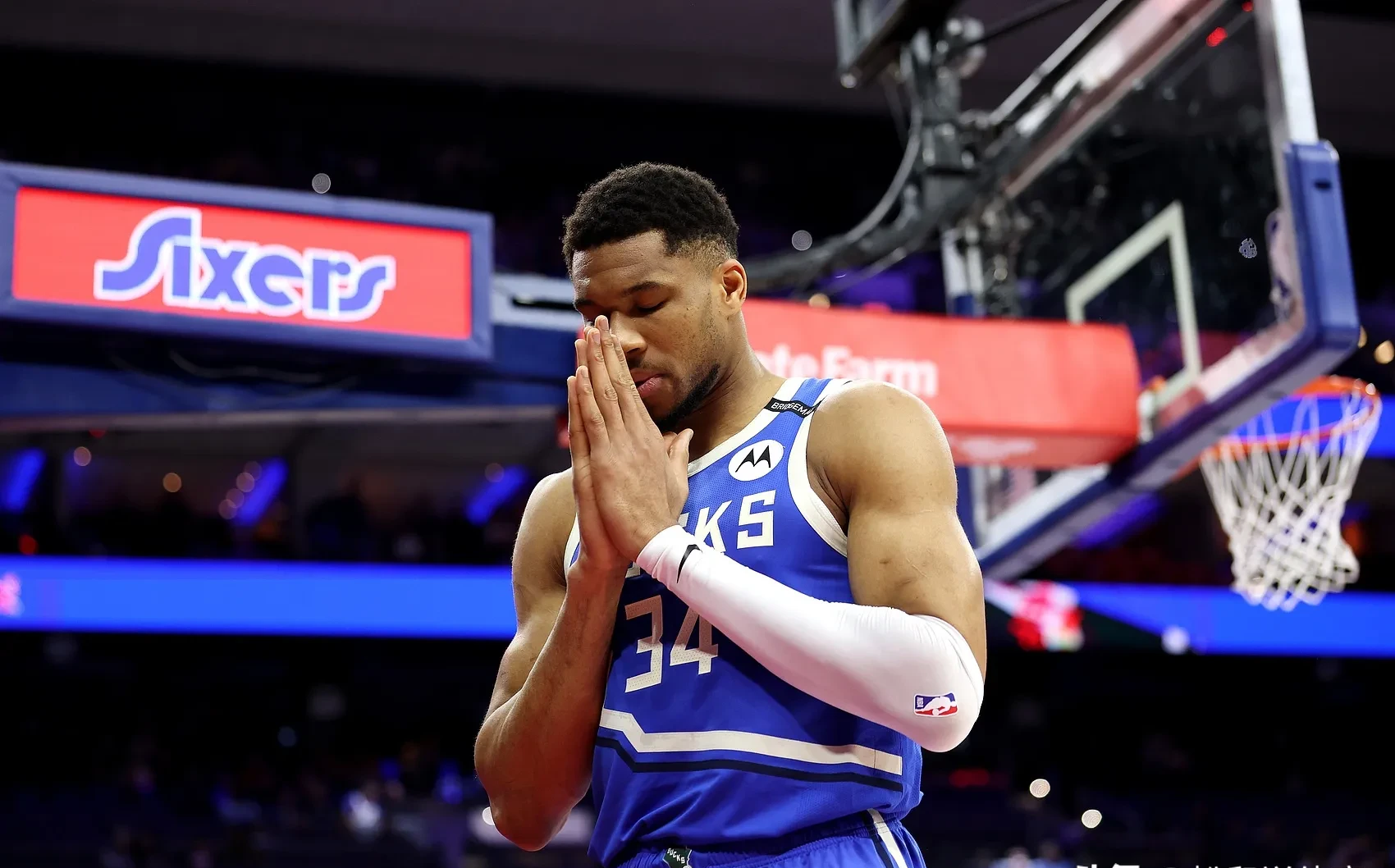 雄鹿客场大胜爵士，字母哥砍下40分