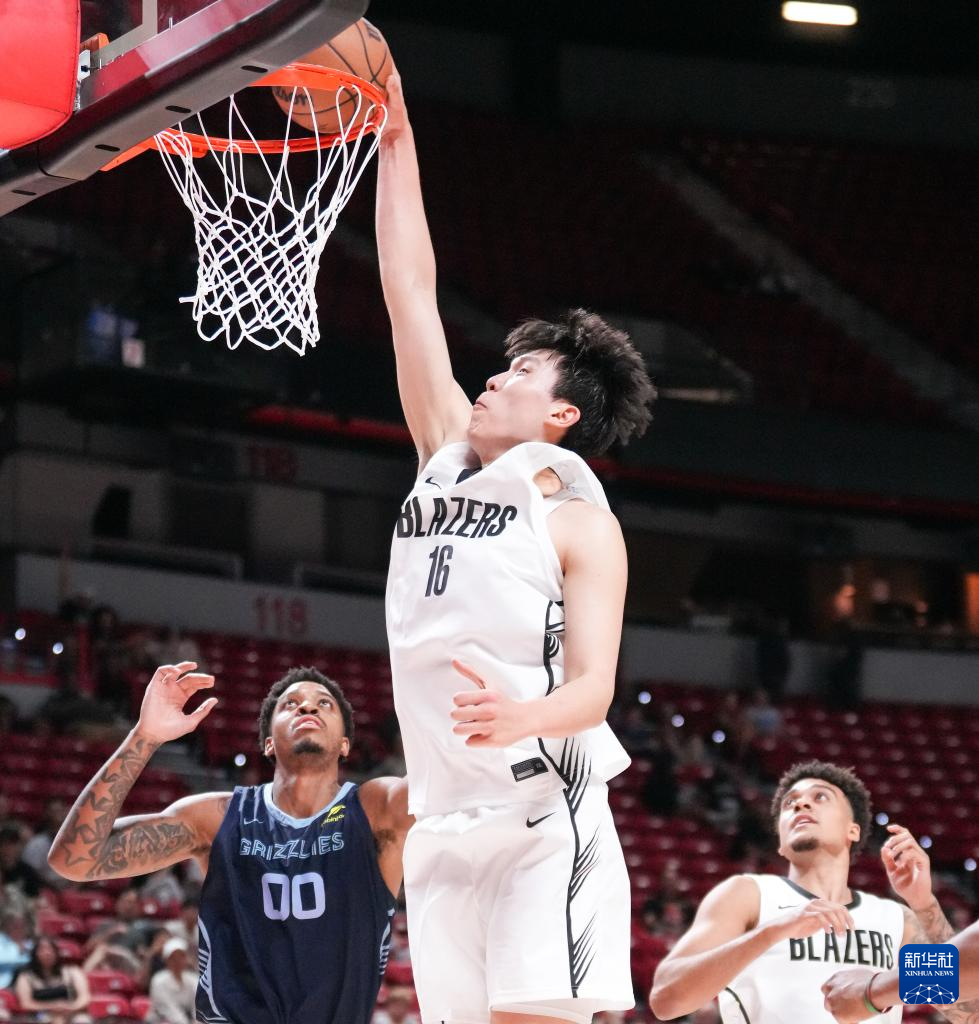 「灰熊主场胜开拓者」改写为「灰熊主场力克开拓者」