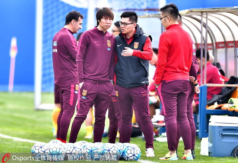 关于中国足球队备战世预赛,主教练李铁呼吁全队发扬斗志。的信息 关于中国足球队备战世预赛,主教练李铁呼吁全队发扬斗志。的信息