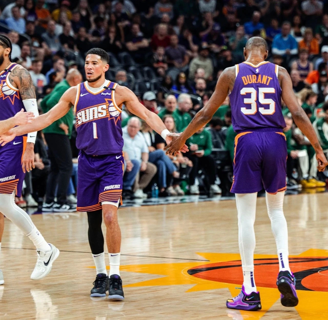 猛龙力克雄鹿，豪取十连胜