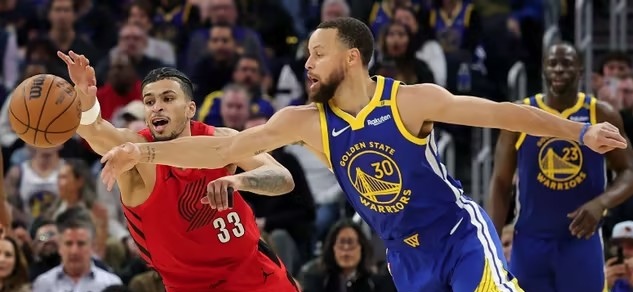 勇士惊险获胜,逆转开拓者晋级 勇士惊险获胜,逆转开拓者晋级